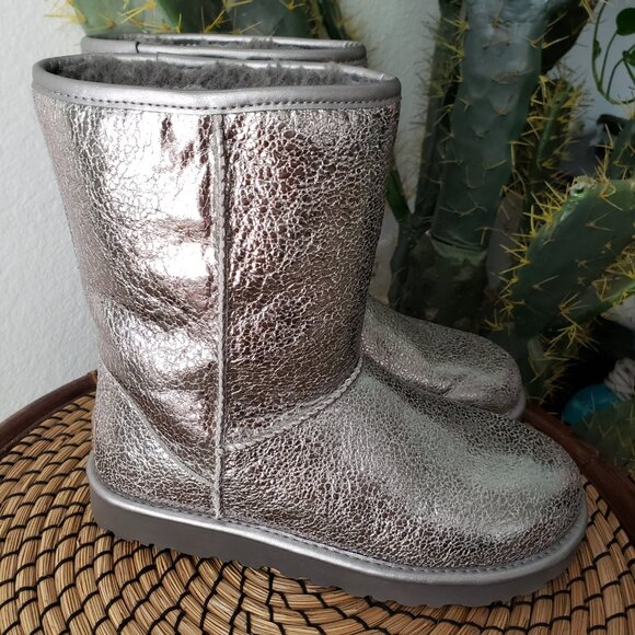 UGG Classic Short Metallic Sparkle Boot Silver Tone Leather size 7 Women's - Picture 2 of 12